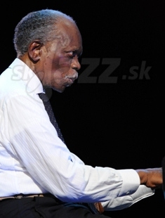  HANK JONES