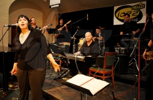  ZUZANA A BAND