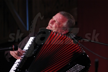  KLAUS