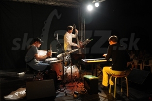  KAM TAM TRIO