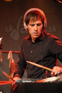  THOMAS
