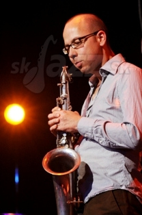  OLIVER LEICHT
