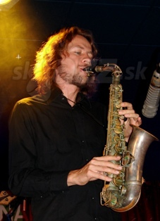 GEORG GRATZER