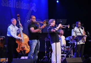  DAVE HOLLAND SEXTET