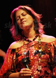  FAY CLAASSEN